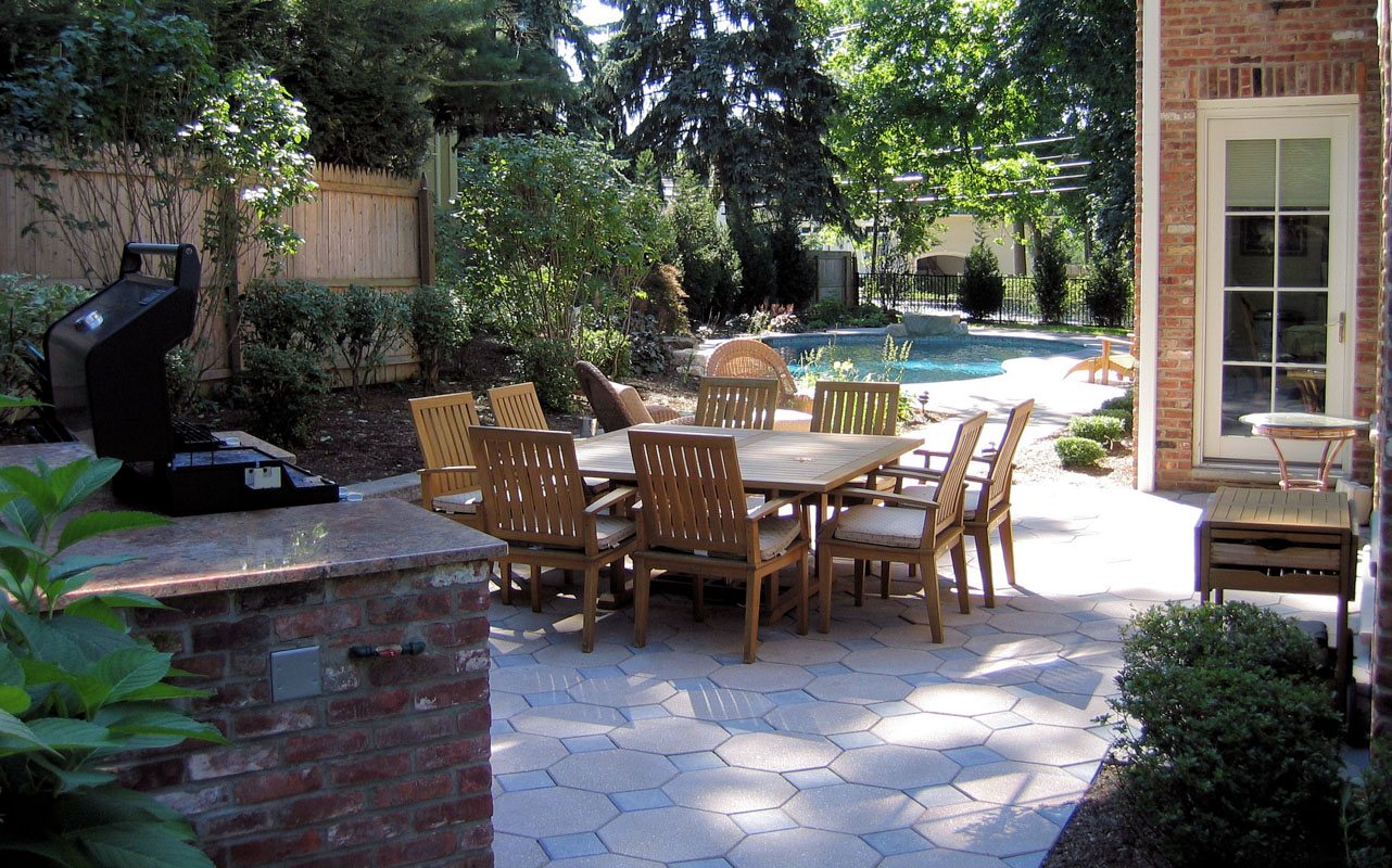 Pool Patio and Built-In Barbecue - NJ