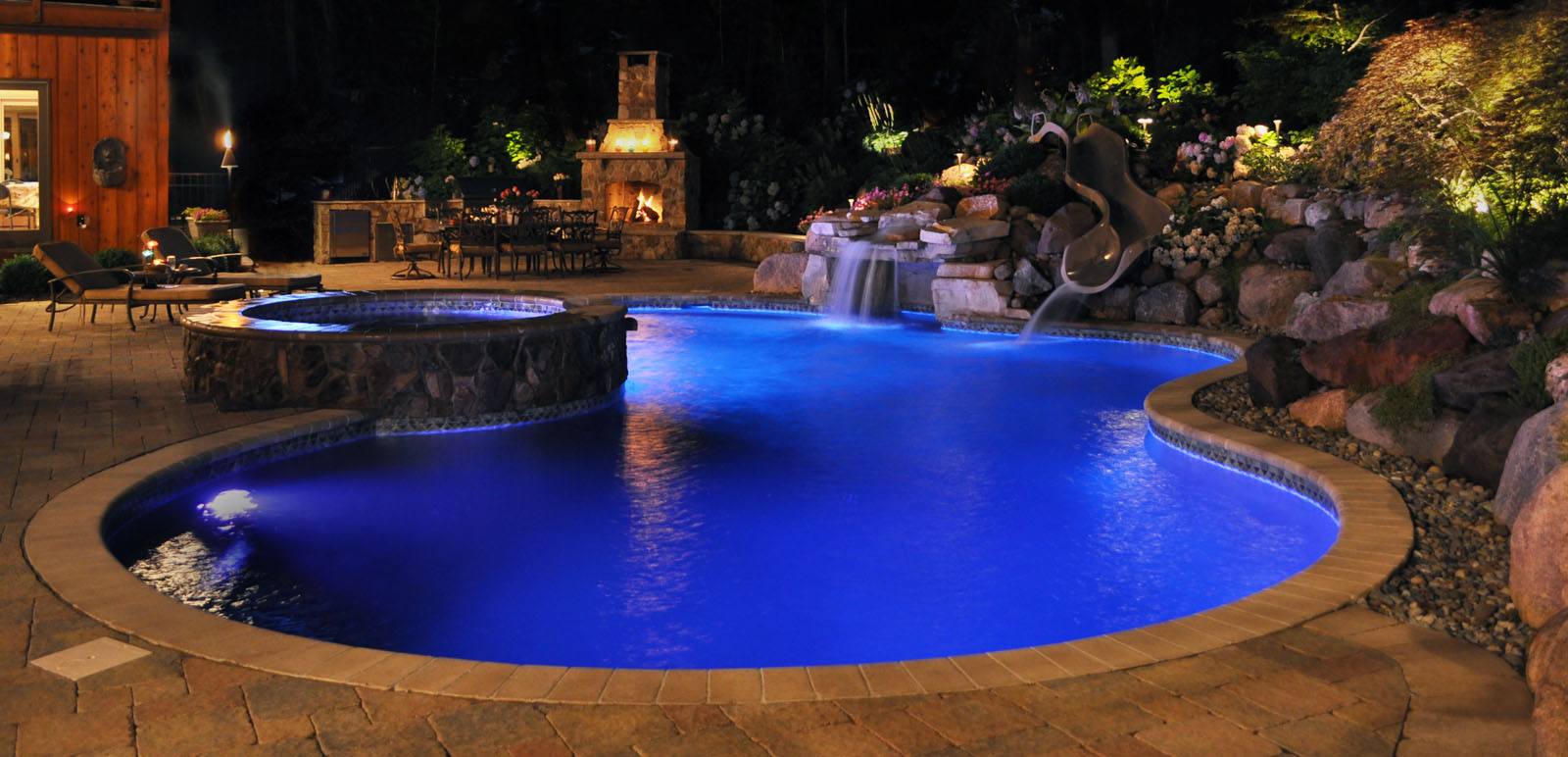 landscape lighting with uplighting and pool lights