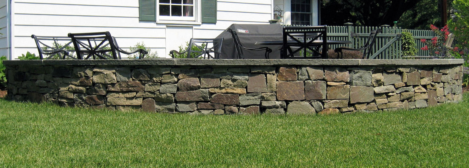 seat wall, natural stone, pennsylvania fieldstone