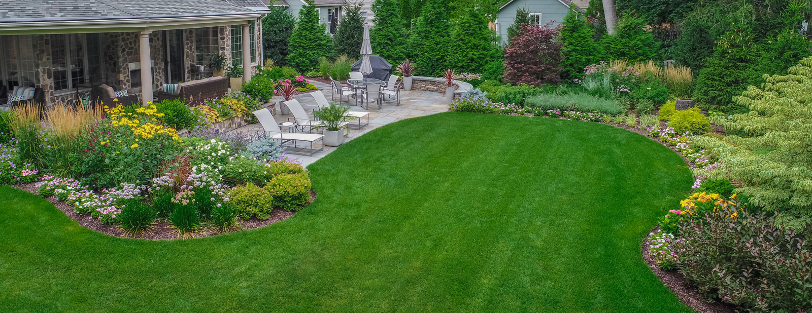 nj backyard landscape, patio, plantings, lush lawn