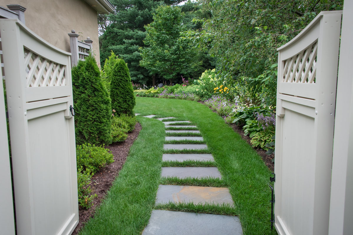 bluestone stepping stone walkway in side yard