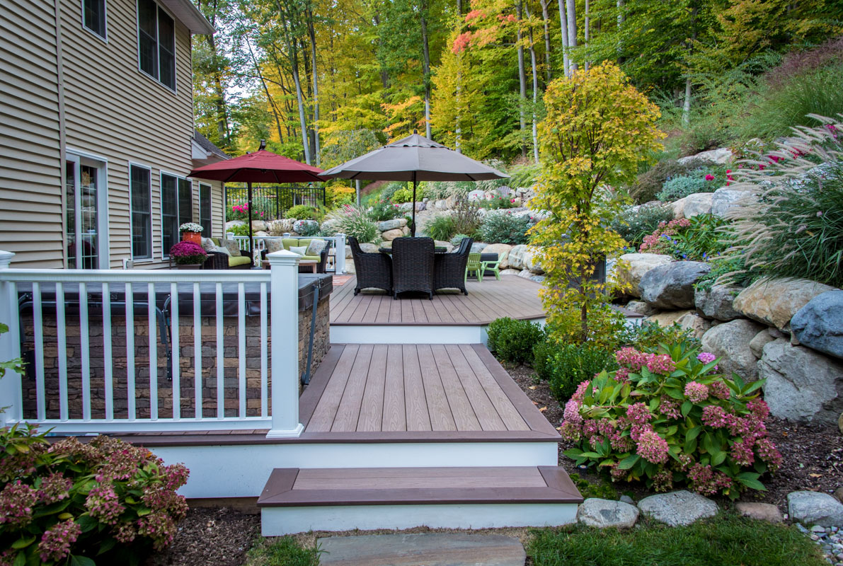 ringwood nj composite deck surrounded by colorful plantings